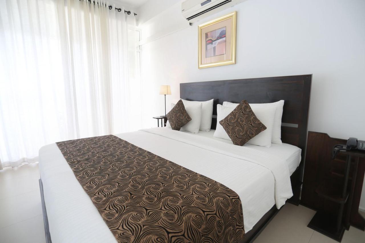 Twenty Two Binaweli Hotel Уелигама Екстериор снимка