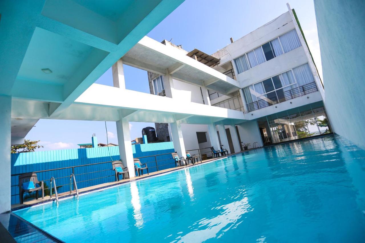 Twenty Two Binaweli Hotel Уелигама Екстериор снимка