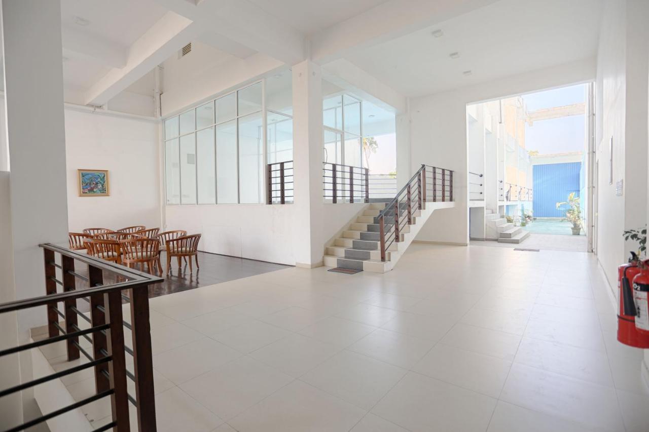 Twenty Two Binaweli Hotel Уелигама Екстериор снимка
