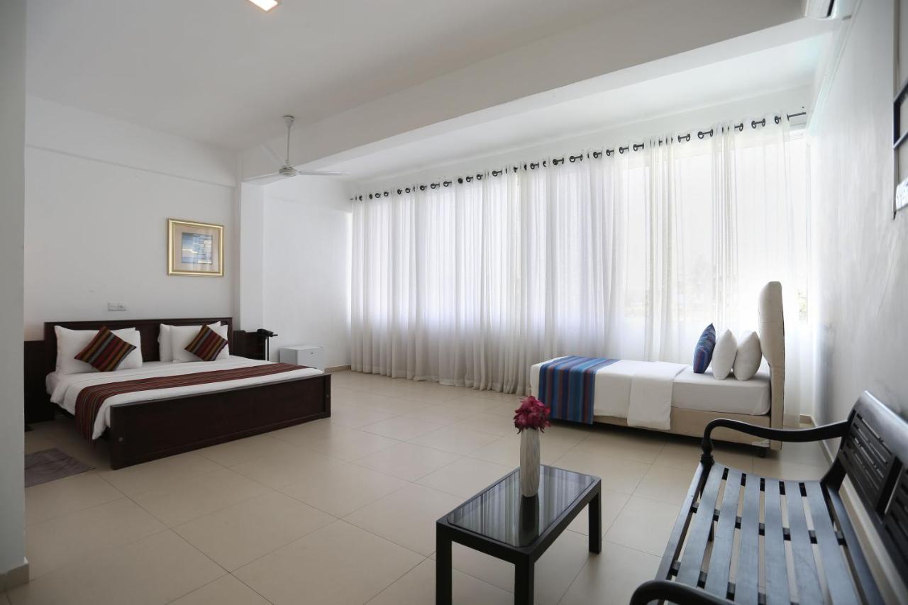 Twenty Two Binaweli Hotel Уелигама Екстериор снимка